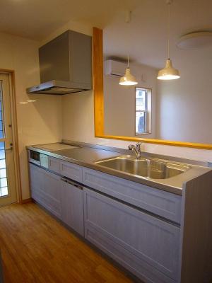 　食器棚・背面カウンター