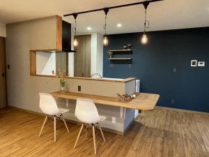 カウンターのあるキッチン